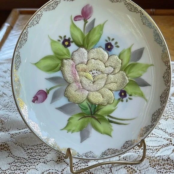 Vintage 3D rose plate 6" - Picture 4 of 12